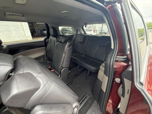 2025 Kia Carnival - $33,990