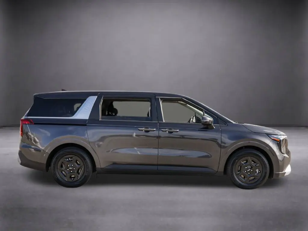 2025 Kia Carnival - $28,342