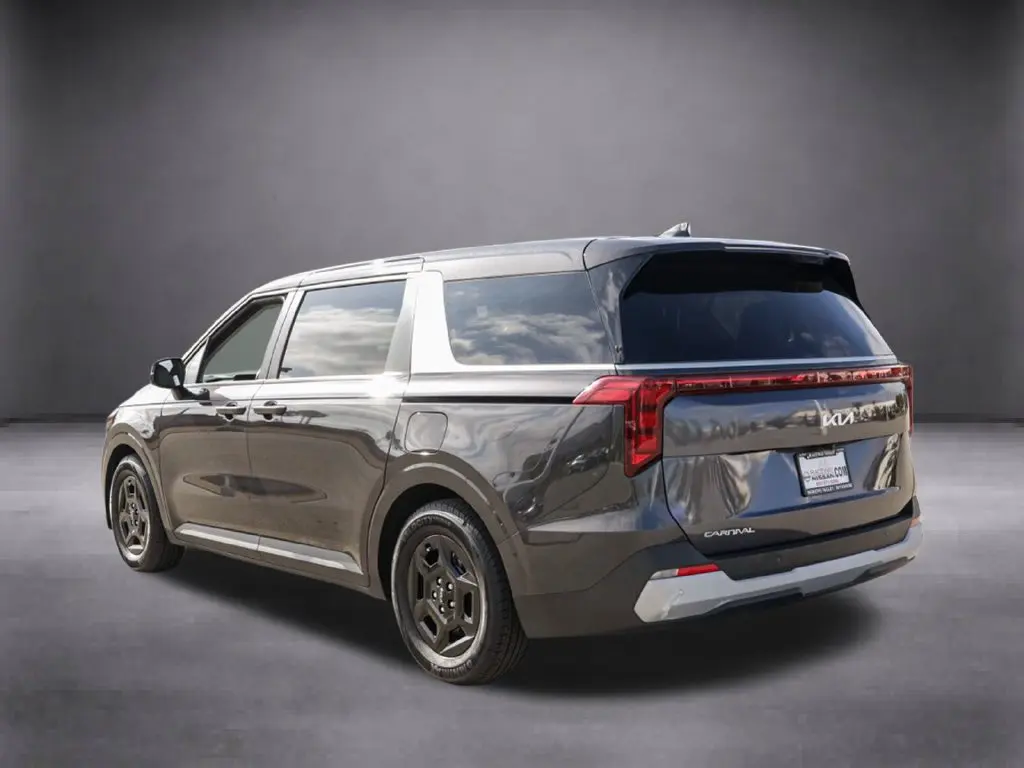 2025 Kia Carnival - $28,342