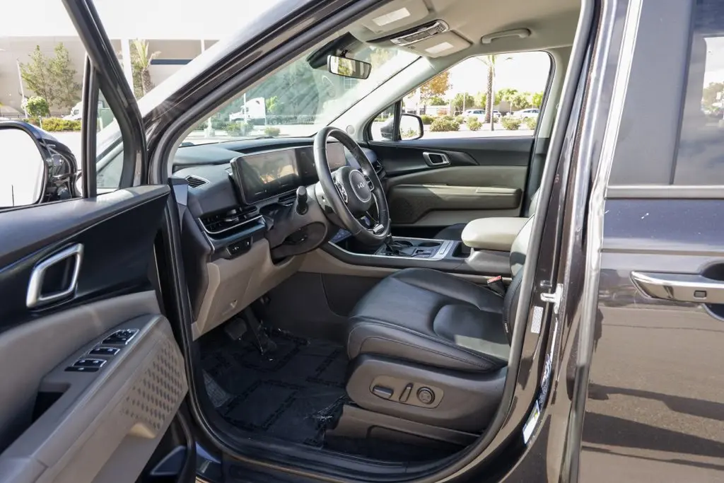 2025 Kia Carnival - $28,342