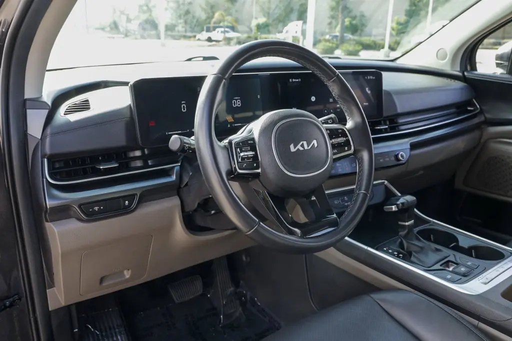 2025 Kia Carnival - $28,342