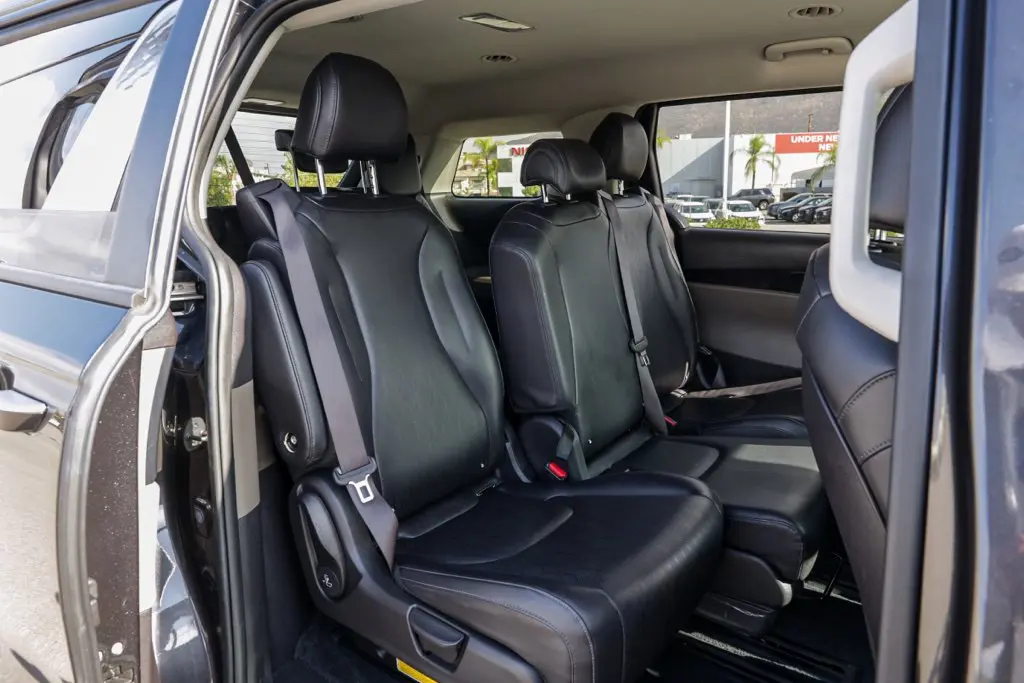 2025 Kia Carnival - $28,342
