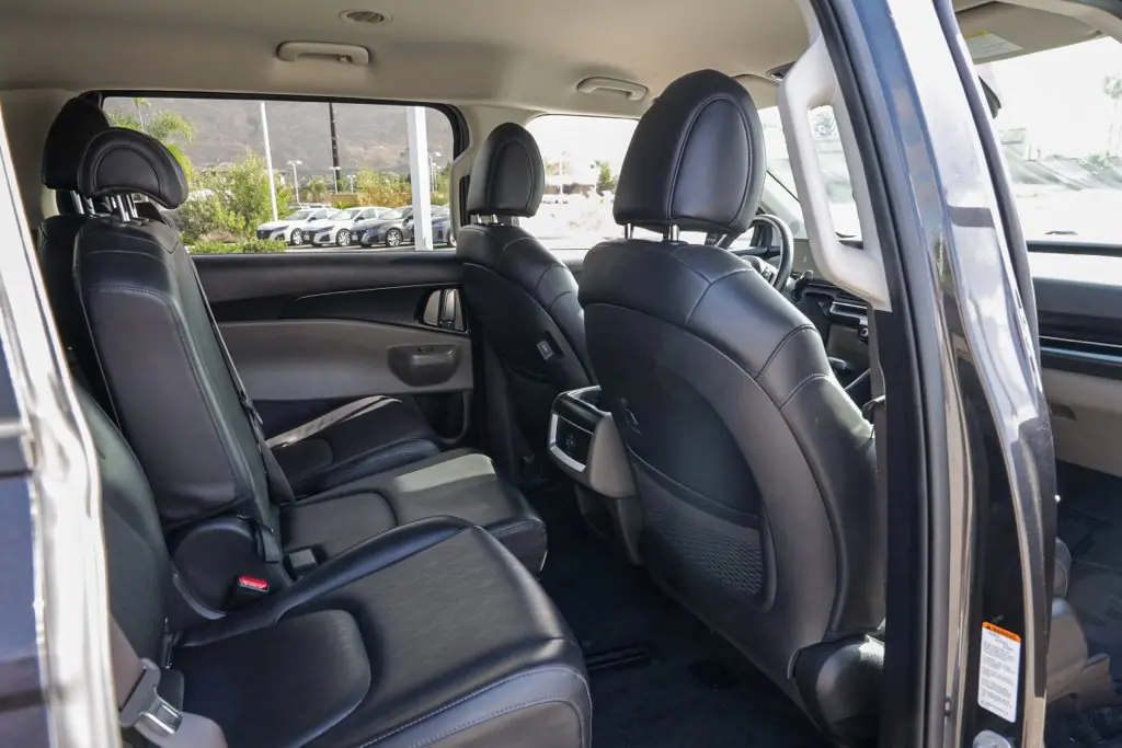 2025 Kia Carnival - $28,342