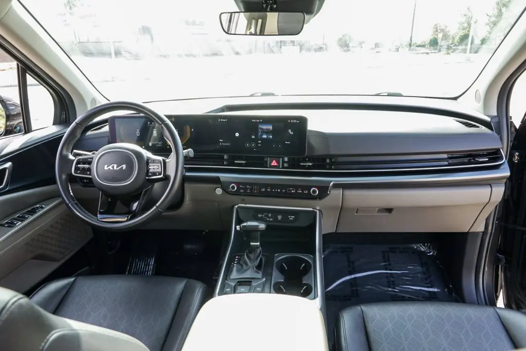 2025 Kia Carnival - $28,342