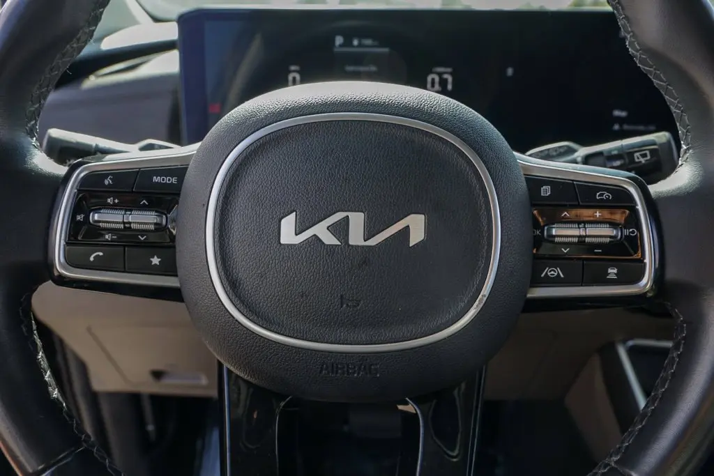 2025 Kia Carnival - $28,342