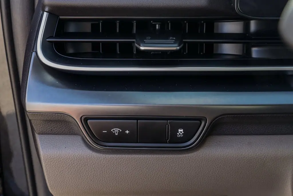 2025 Kia Carnival - $28,342