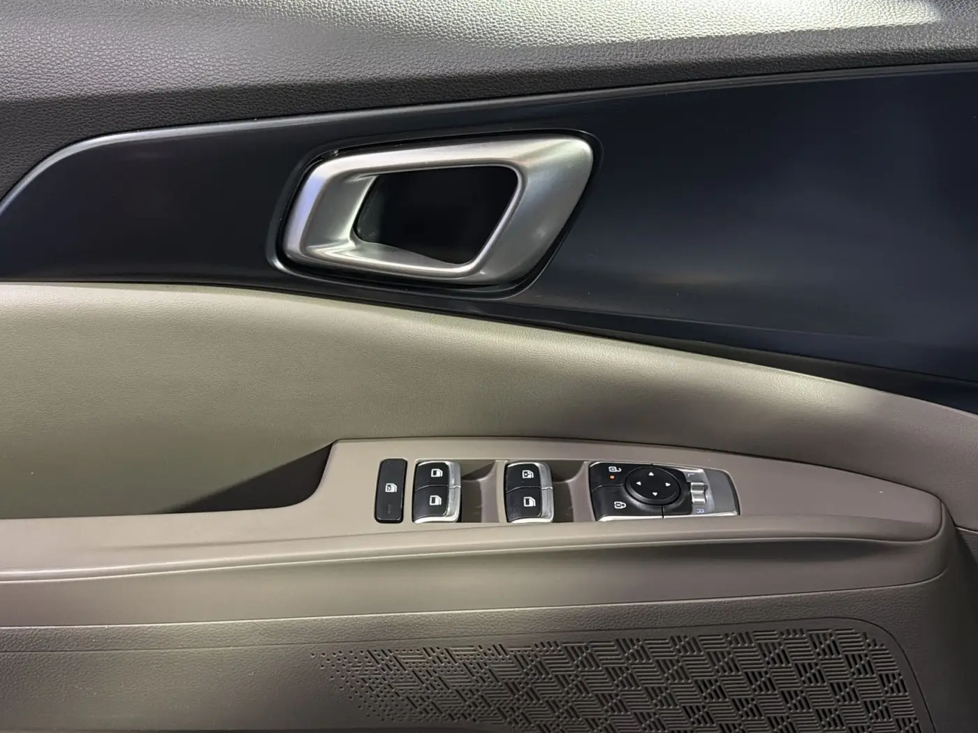 2025 Kia Carnival - $29,000