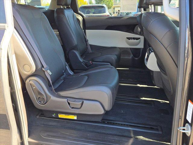 2022 Kia Carnival - $23,998