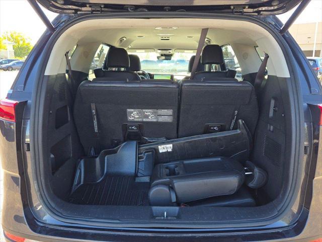 2022 Kia Carnival - $23,998