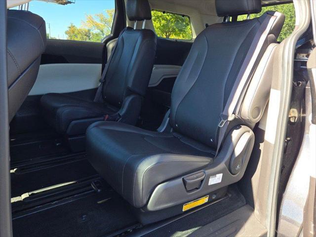 2022 Kia Carnival - $23,998