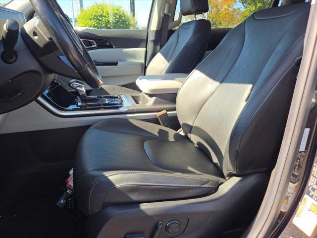 2022 Kia Carnival - $23,998
