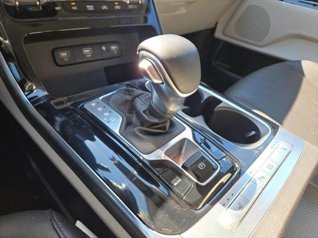 2022 Kia Carnival - $23,998
