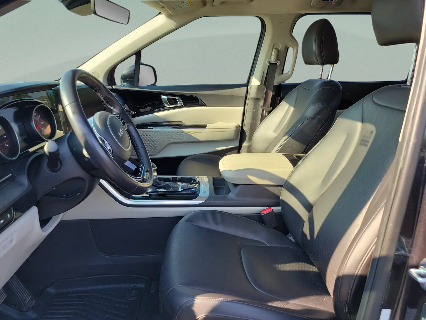 2023 Kia Carnival - $25,685