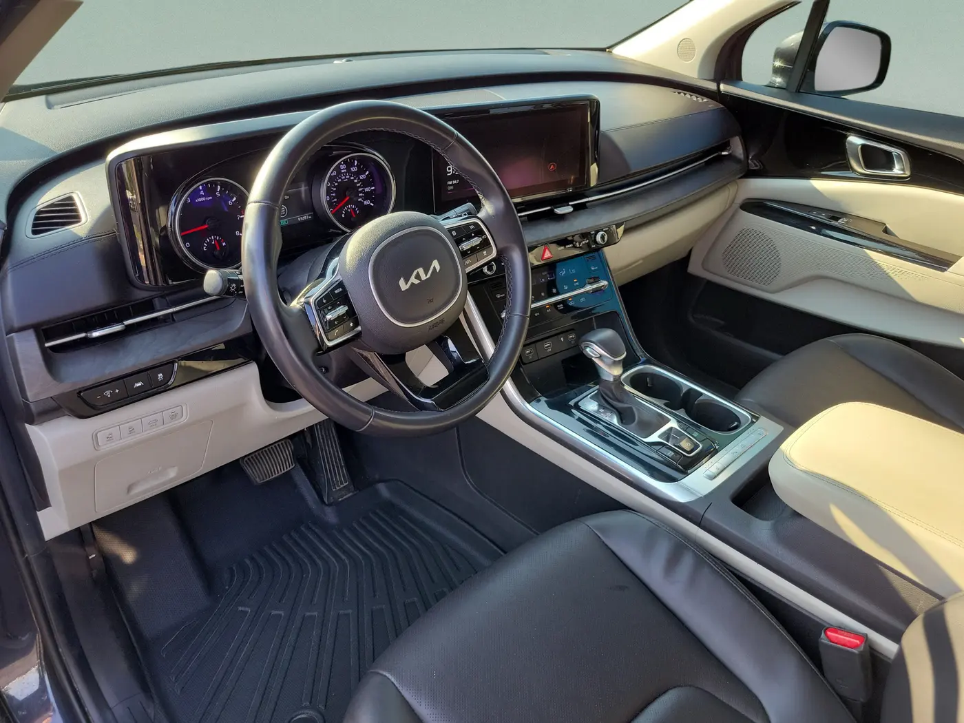 2023 Kia Carnival - $25,685