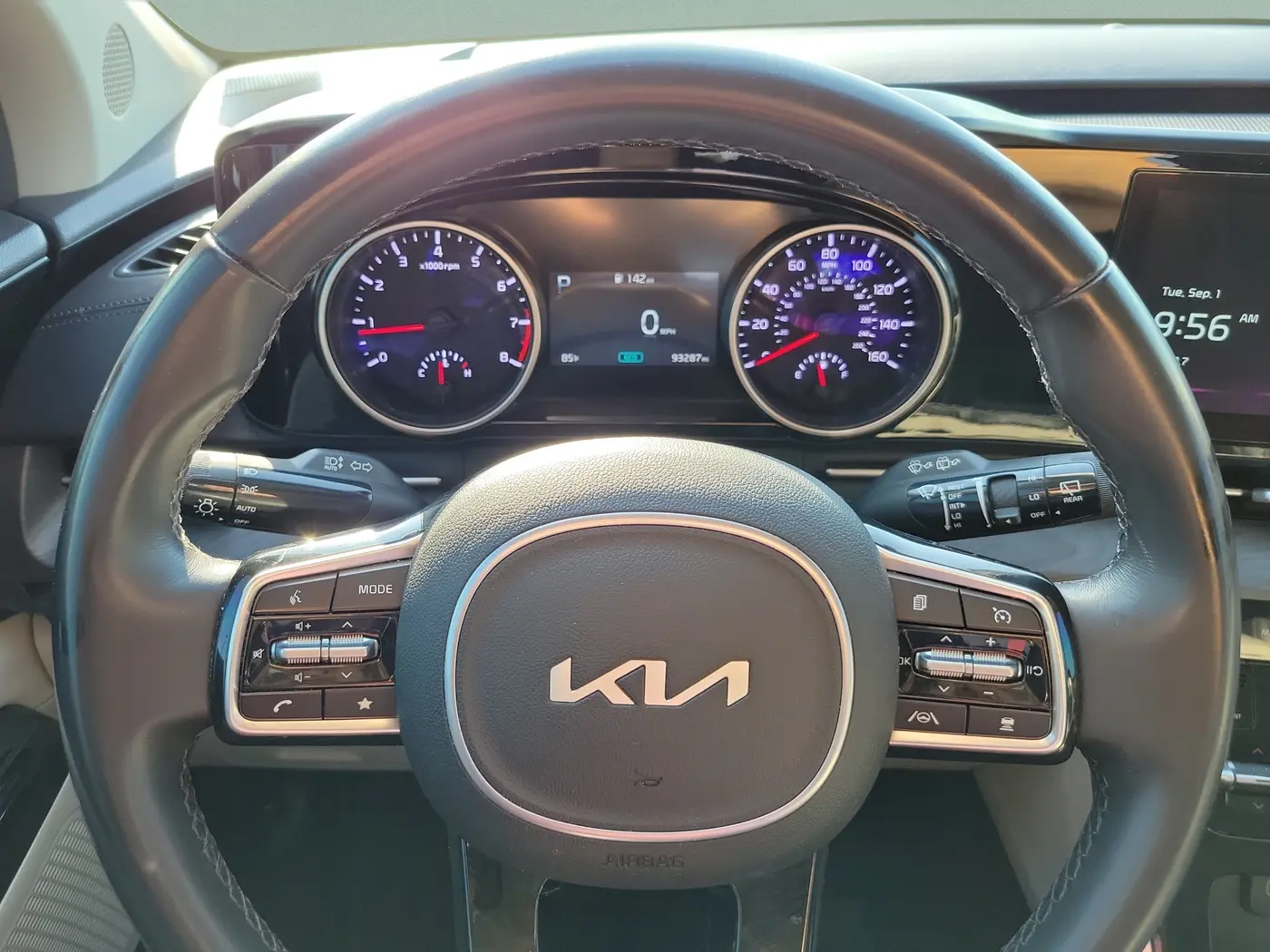 2023 Kia Carnival - $25,685