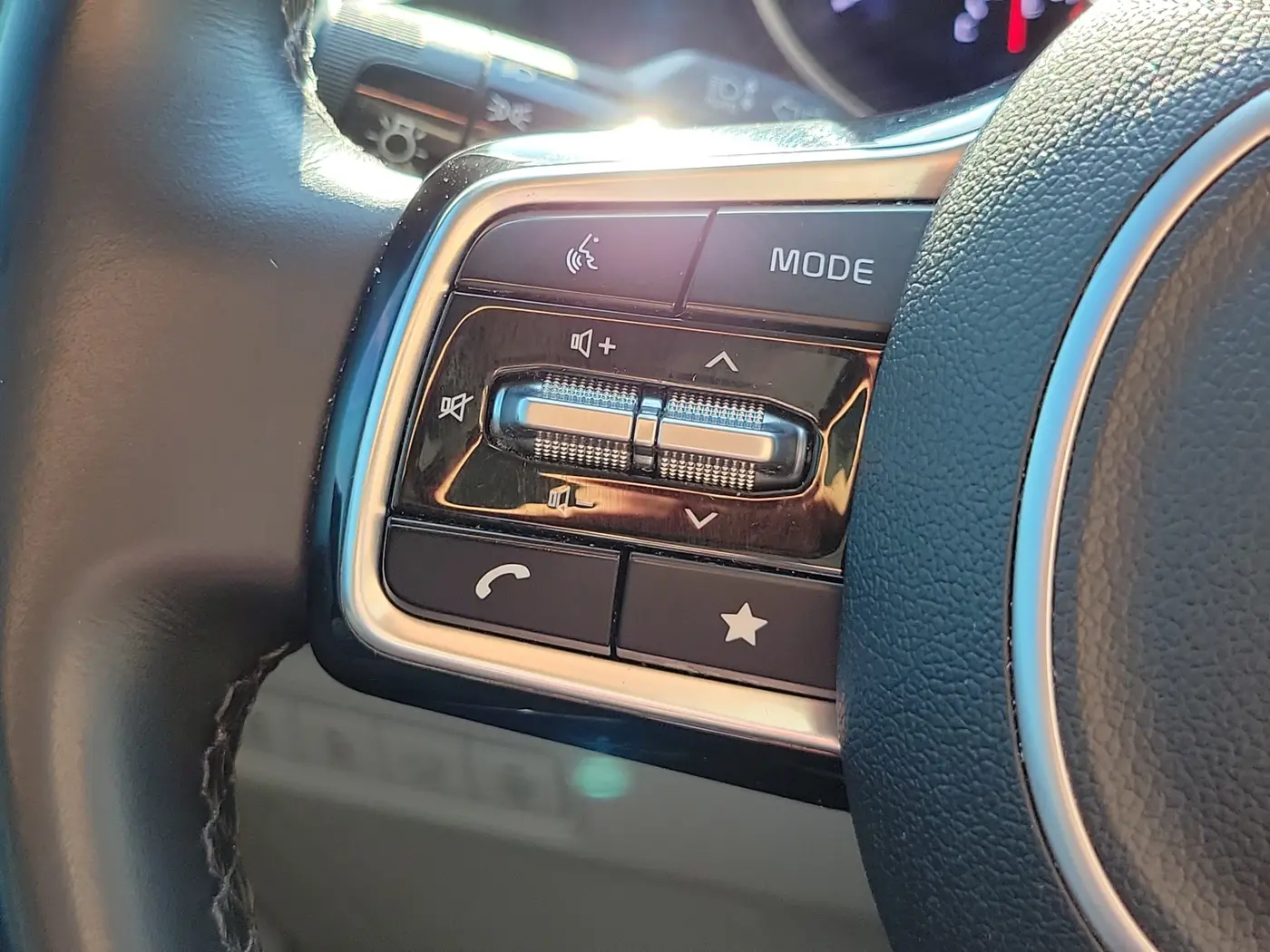 2023 Kia Carnival - $25,685