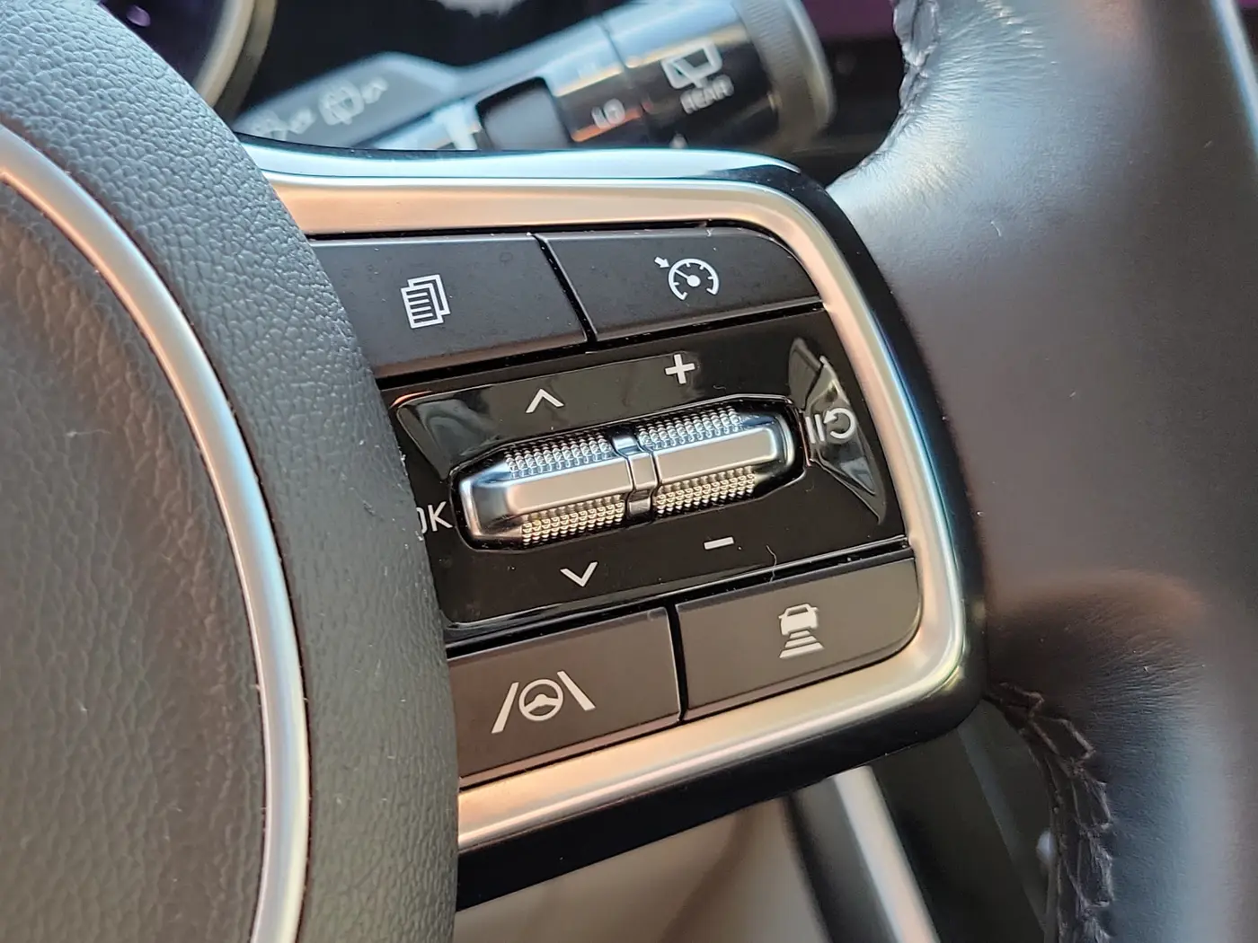 2023 Kia Carnival - $25,685