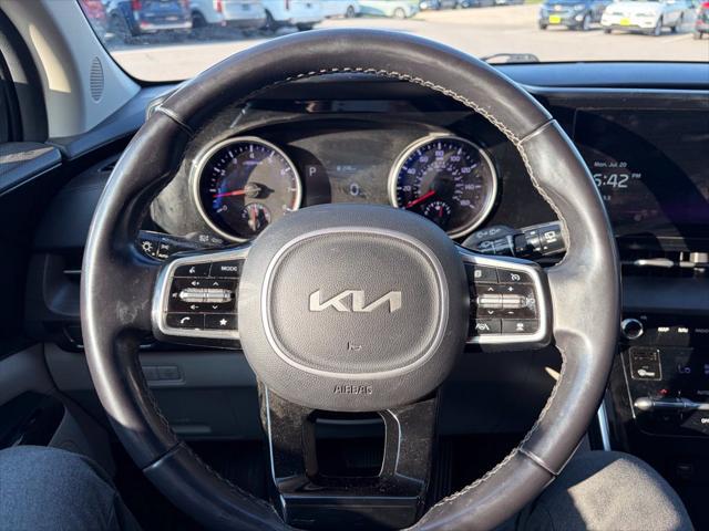2023 Kia Carnival - $25,995