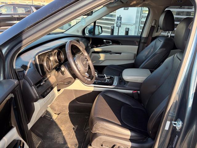 2023 Kia Carnival - $25,995