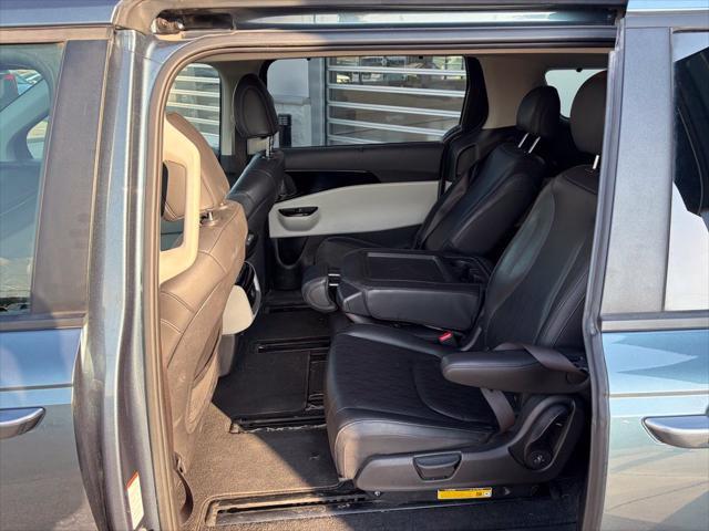2023 Kia Carnival - $25,995