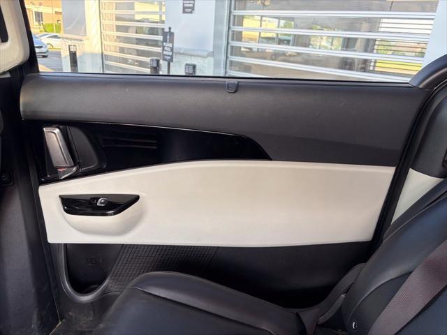 2023 Kia Carnival - $25,995
