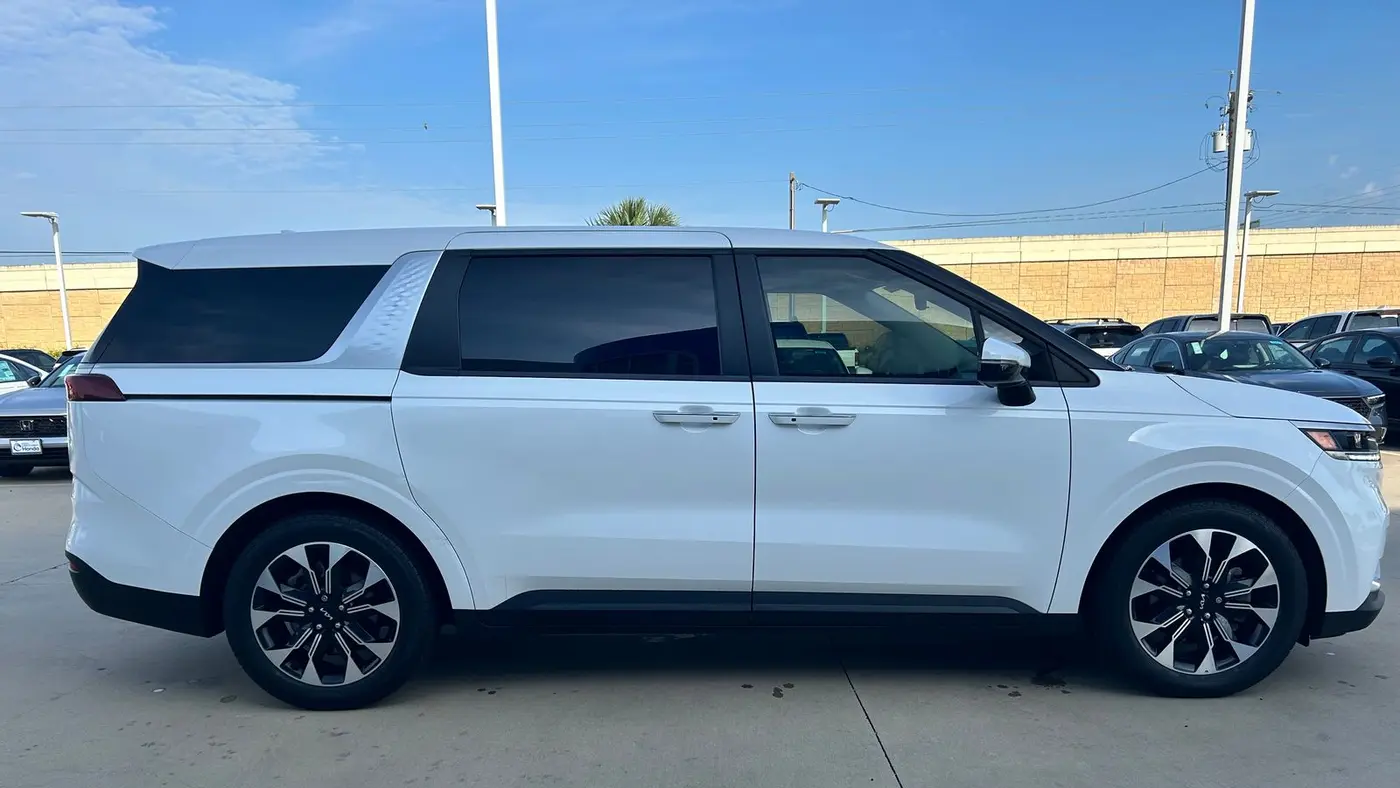 2024 Kia Carnival EX