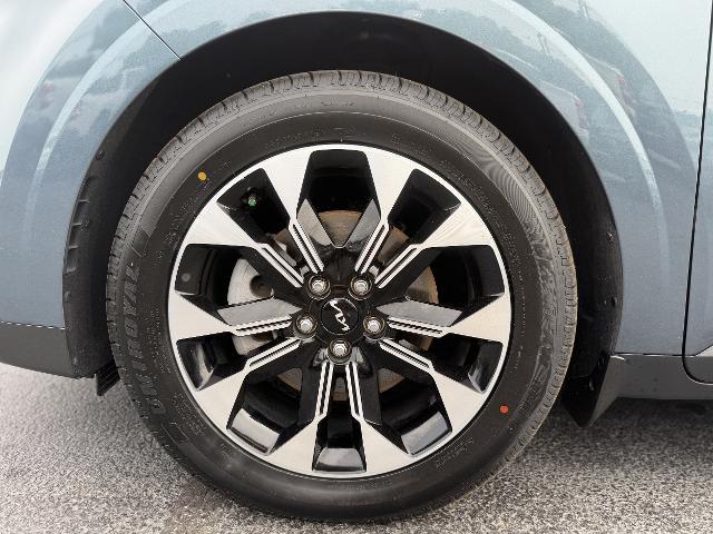 2024 Kia Carnival - $35,900