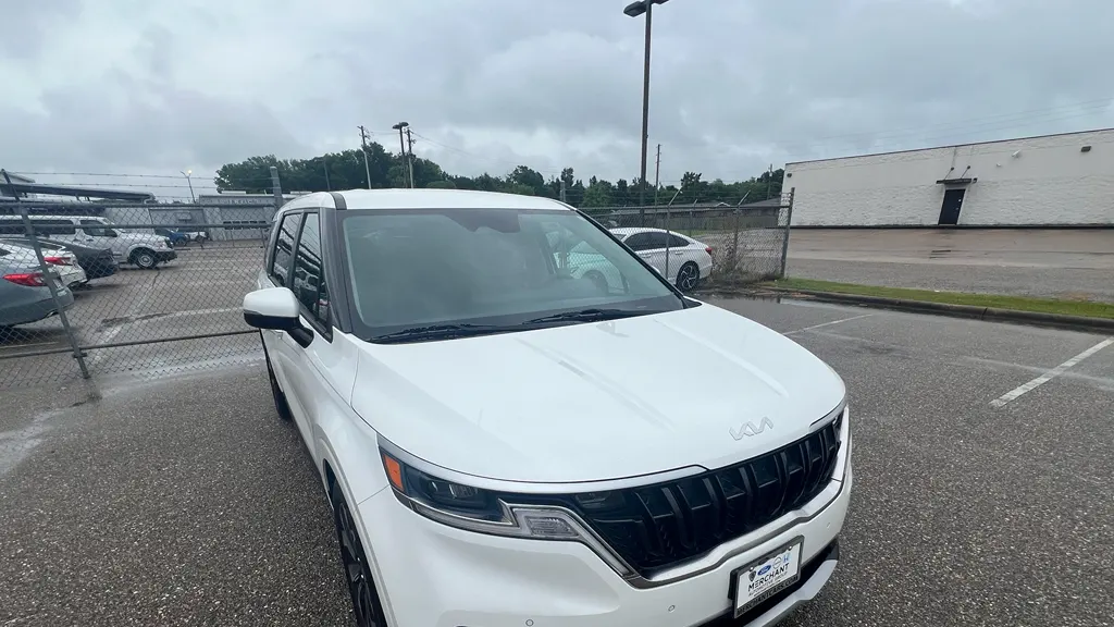 Preowned 2023 Kia Carnival EX for Sale