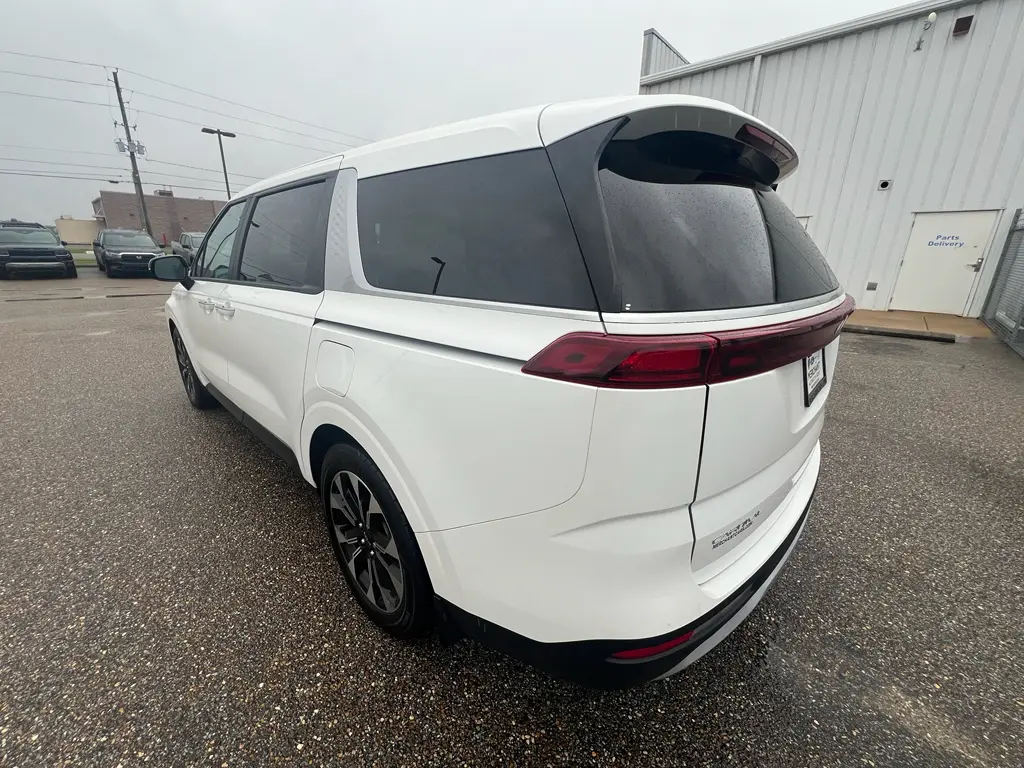 2023 Kia Carnival - $31,999