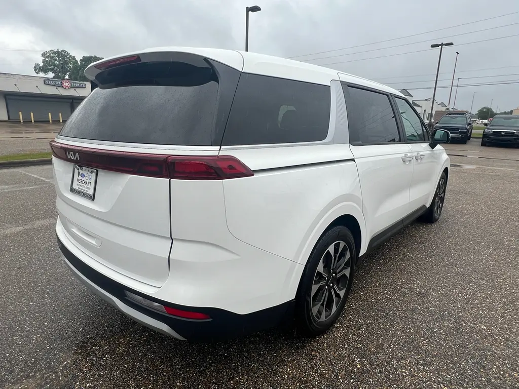2023 Kia Carnival - $31,999