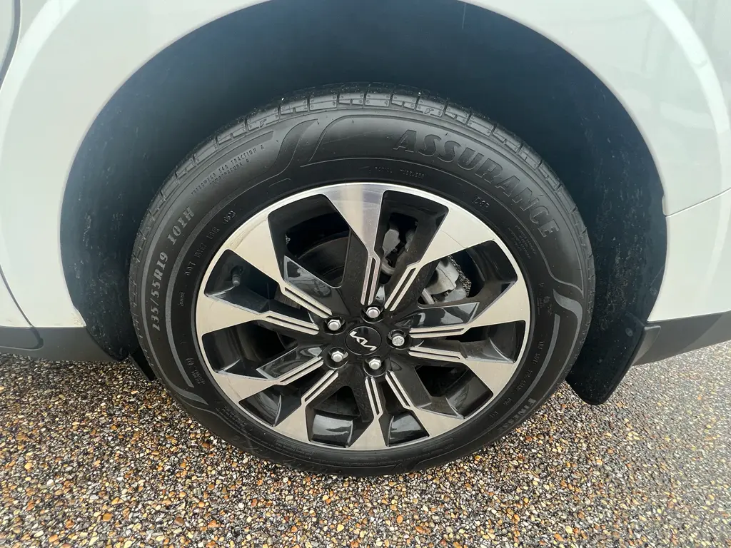 2023 Kia Carnival - $31,999