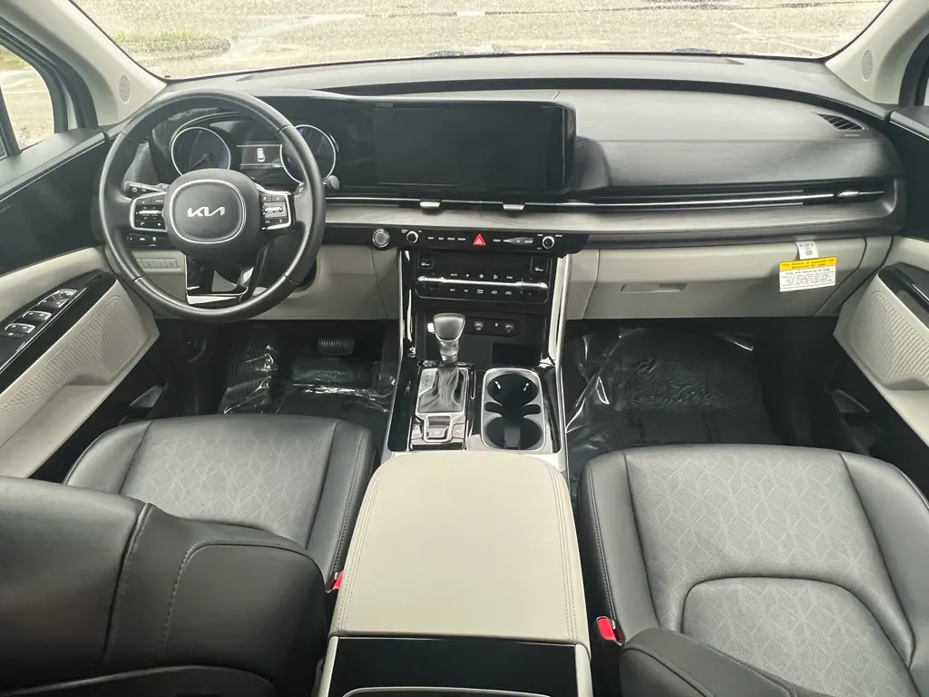 2023 Kia Carnival - $31,999