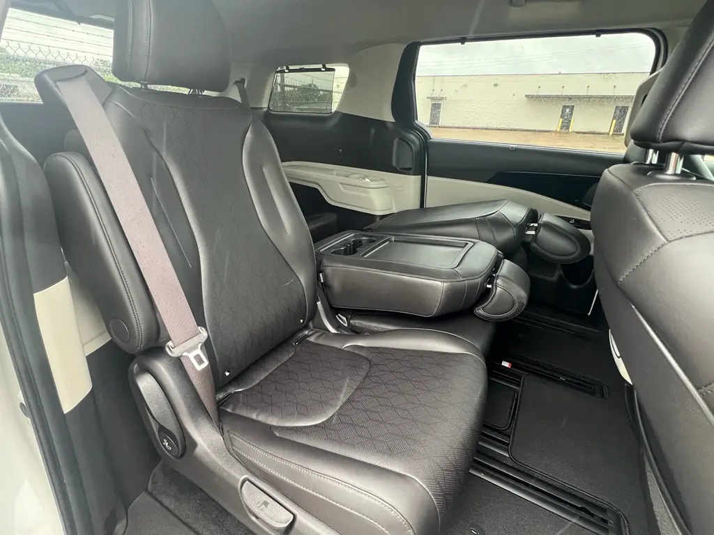 2023 Kia Carnival - $31,999