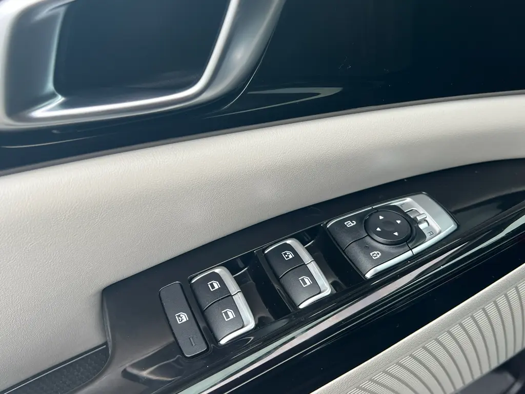 2023 Kia Carnival - $31,999