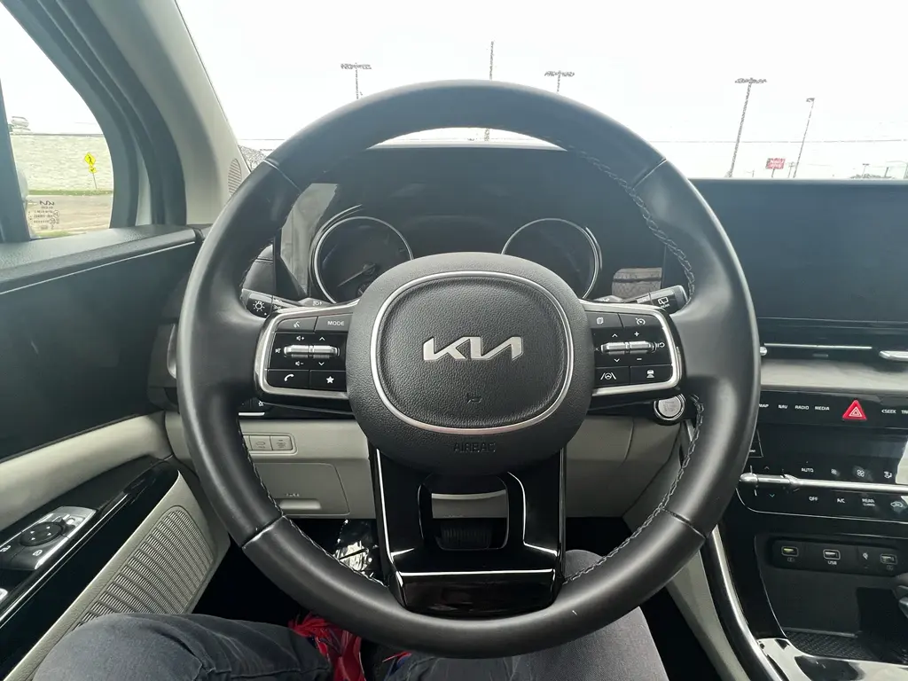 2023 Kia Carnival - $31,999