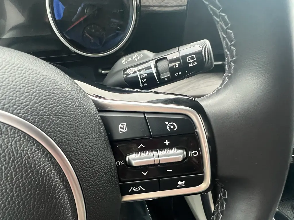 2023 Kia Carnival - $31,999