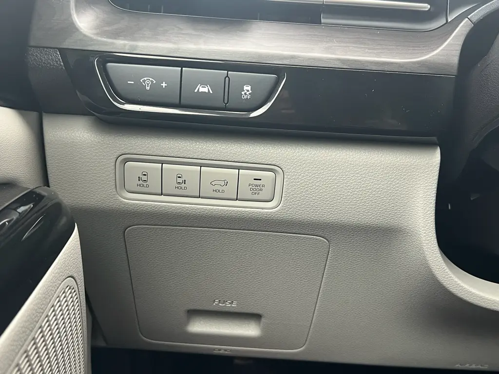 2023 Kia Carnival - $31,999