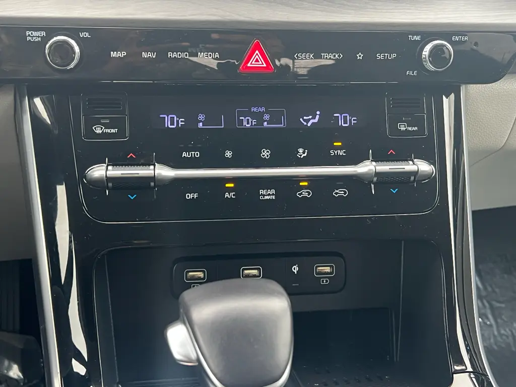 2023 Kia Carnival - $31,999