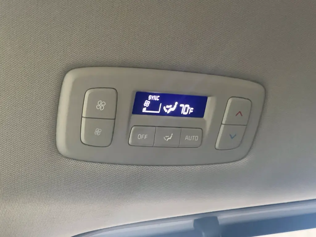 2023 Kia Carnival - $31,999