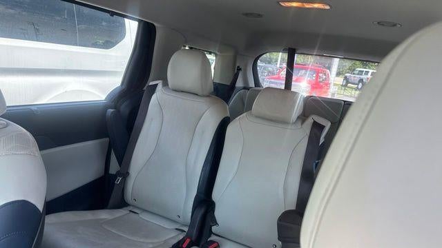2025 Kia Carnival EX