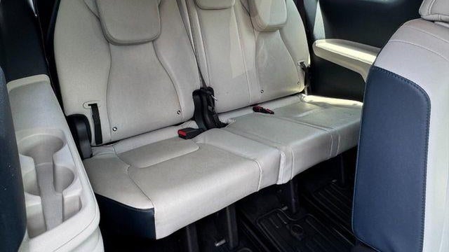 2025 Kia Carnival EX