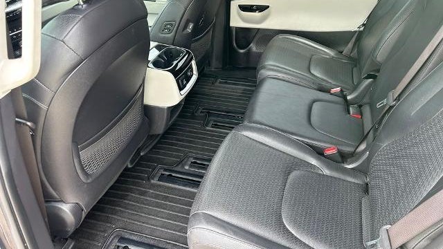 2024 Kia Carnival SX