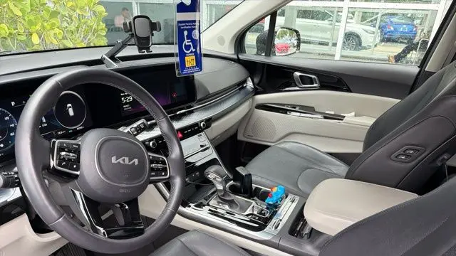 2023 Kia Carnival SX