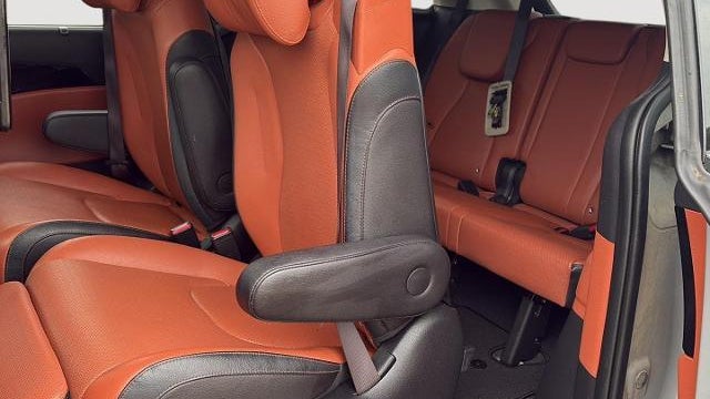 2024 Kia Carnival SX