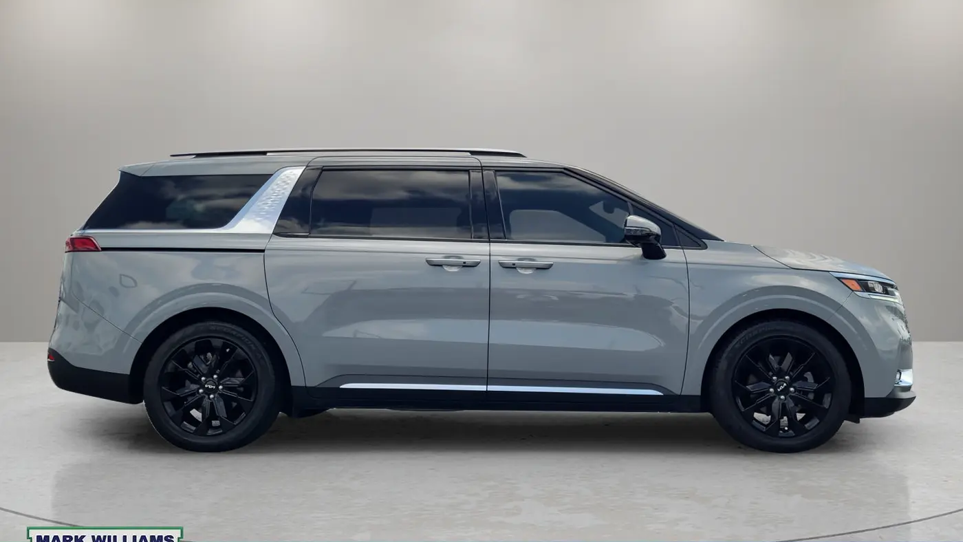 2022 Kia Carnival SX