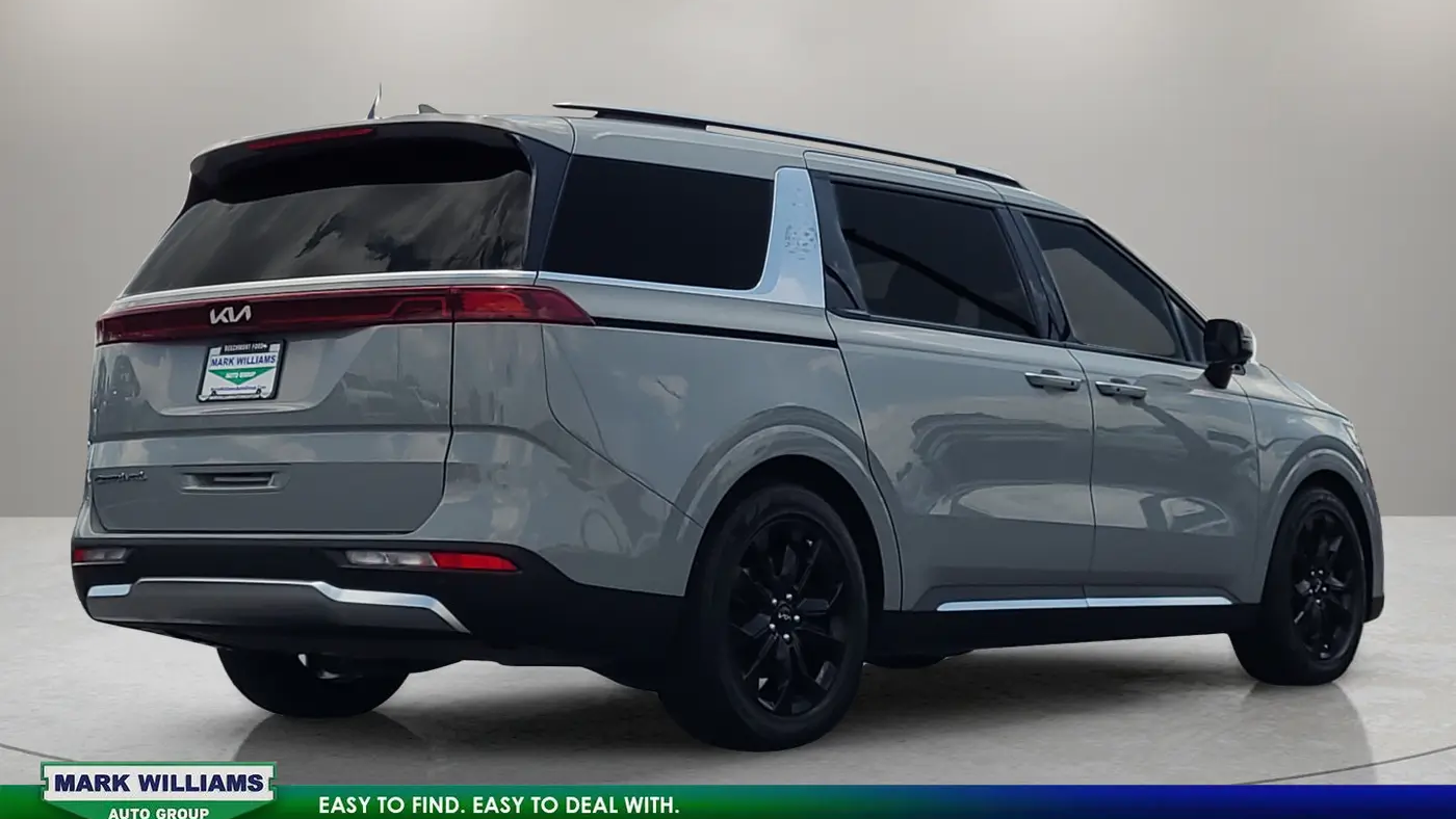 2022 Kia Carnival SX