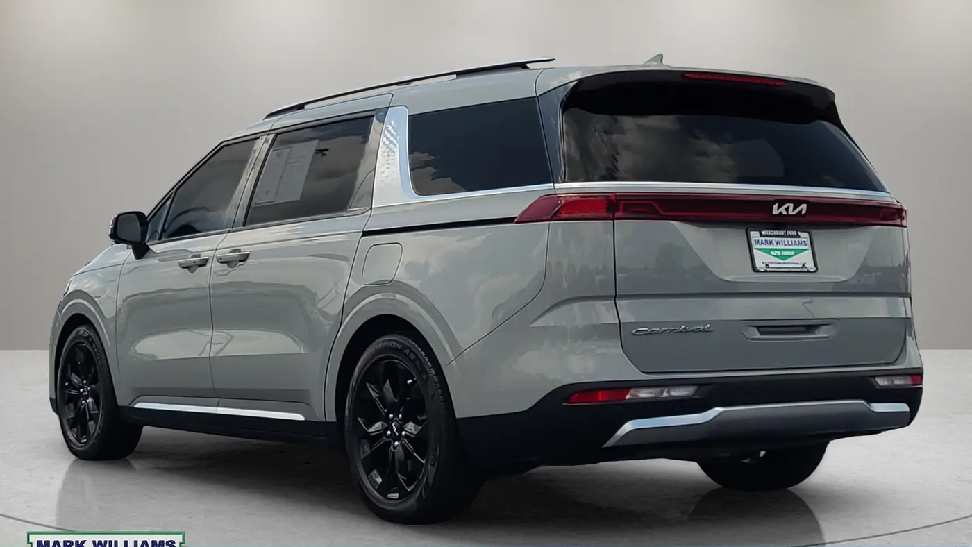 2022 Kia Carnival SX