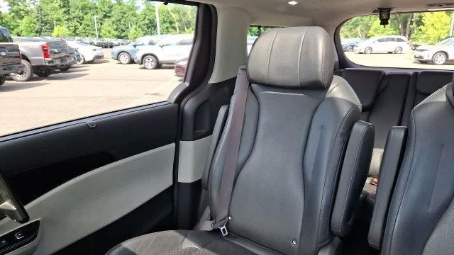 2022 Kia Carnival SX