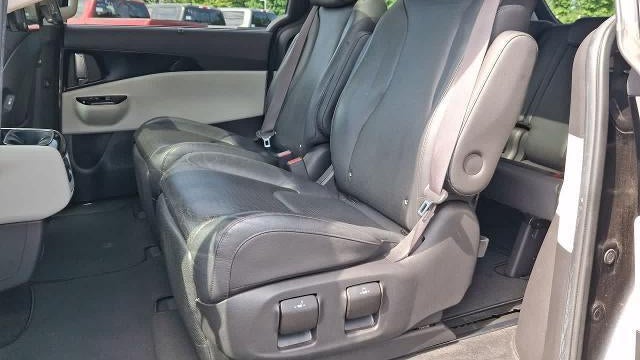 2022 Kia Carnival SX
