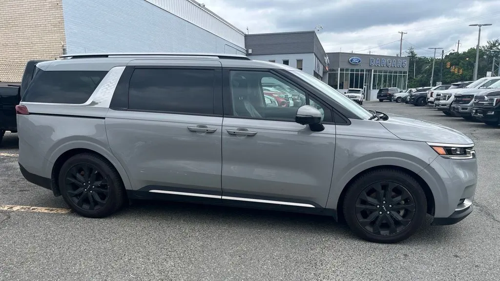 2023 Kia Carnival SX